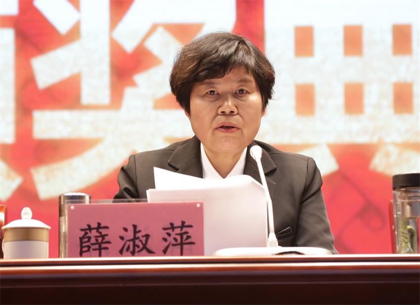 集團(tuán)黨委常委、徐州市樹恩中學(xué)總校長薛淑萍同志宣讀表彰決定
